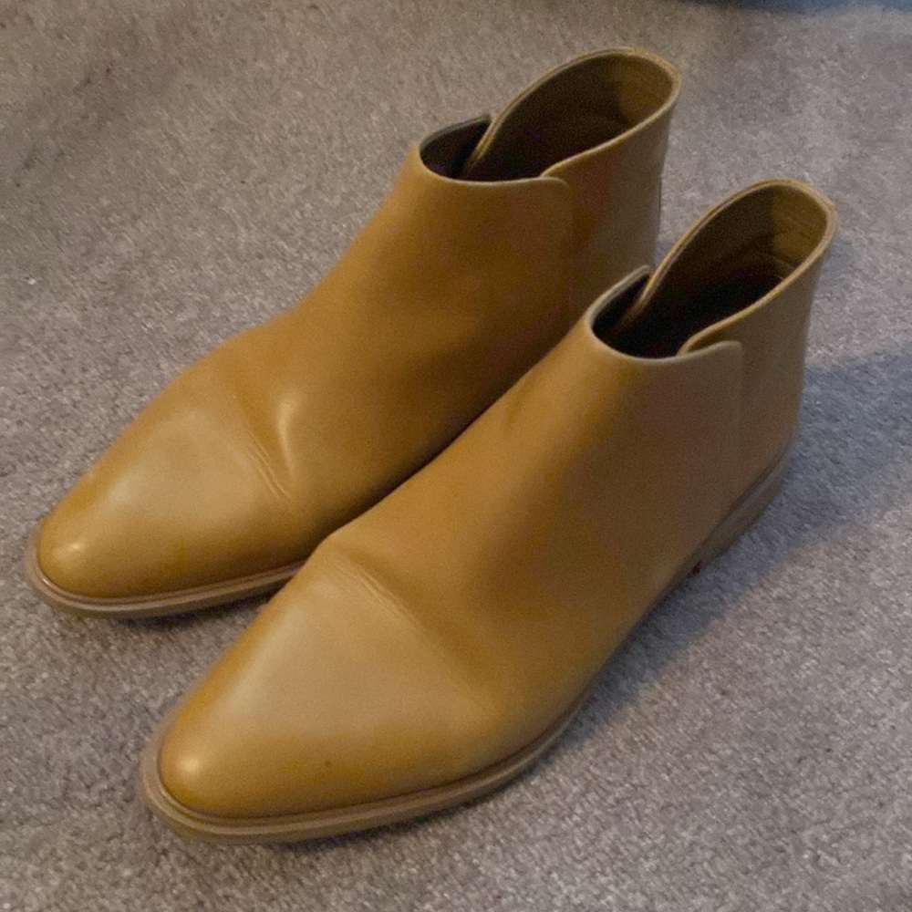 Beautiful Modern ankle boot Everlane
